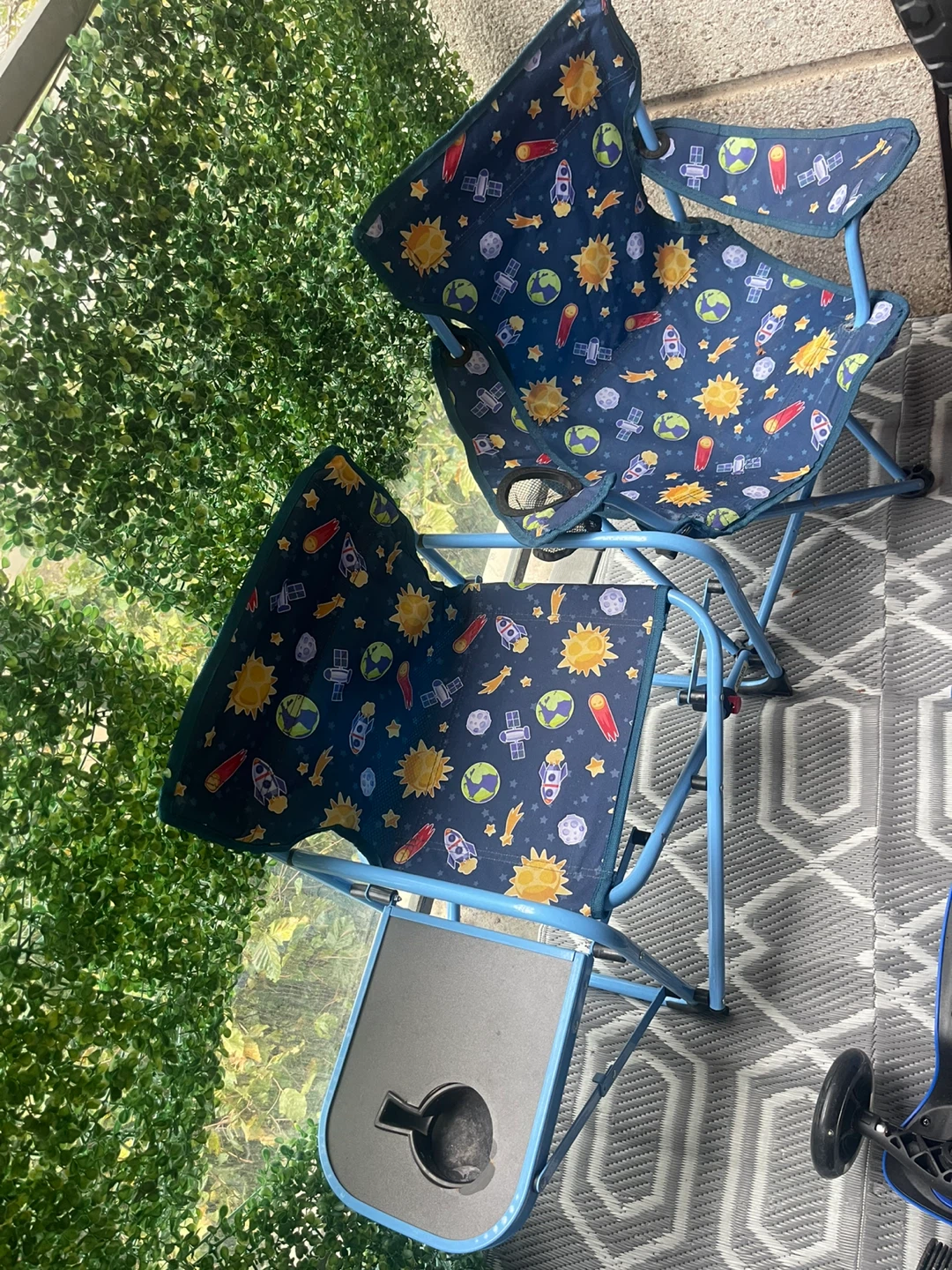 Two kids space-themed folding camping chairs - photo 3