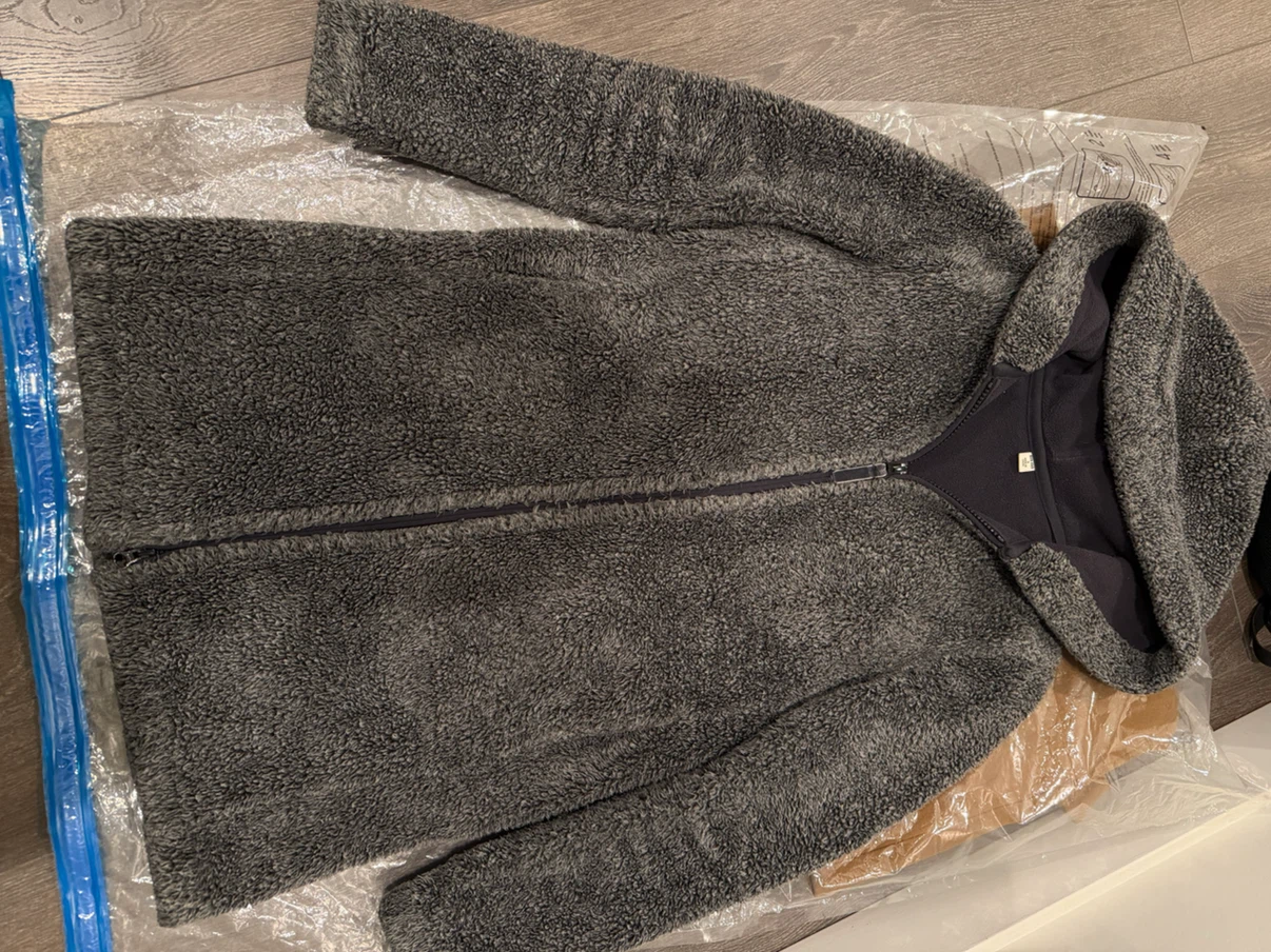 Uniqlo Women's Grey Sherpa Full Zip jacket