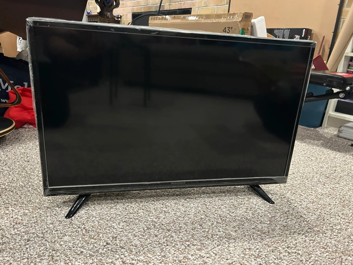32” Insignia television - photo 3