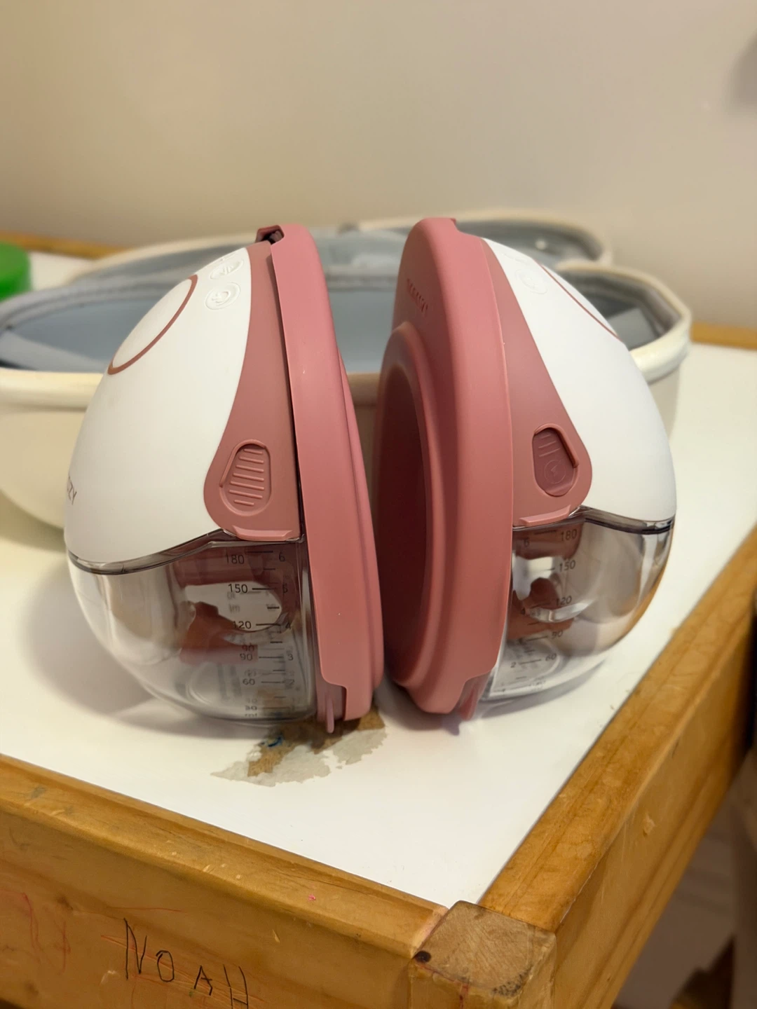 Momcozy M6 Hands-Free Breast Pump - photo 3