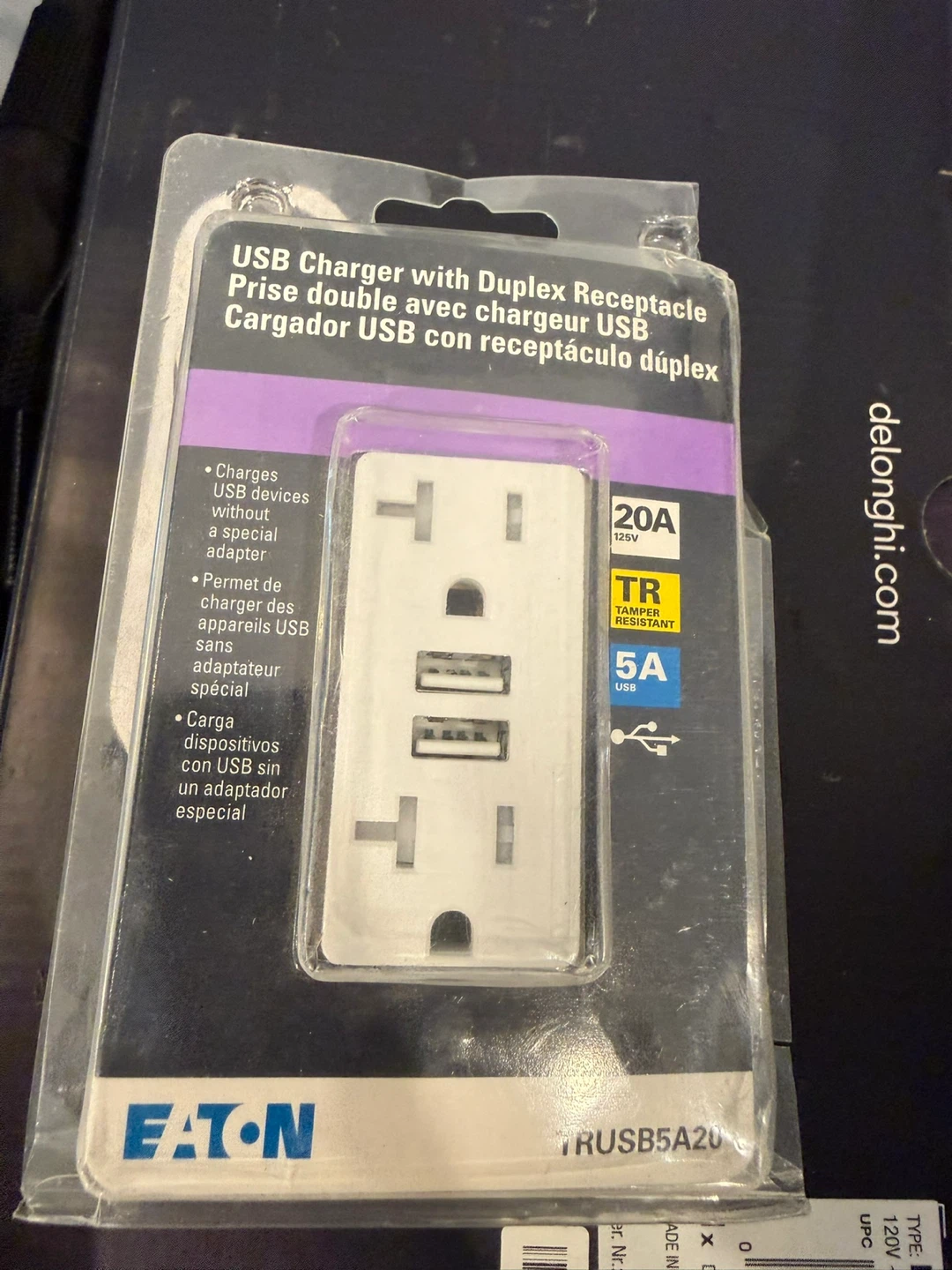 Eaton USB Charger with Duplex Receptacle TRUSB5A20