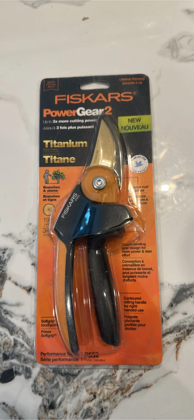 Fiskars PowerGear2 Titanium Pruner P552