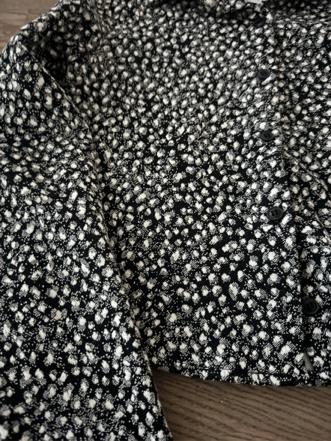 High end designer’s black and white patterned long sleeve shirt - photo 3