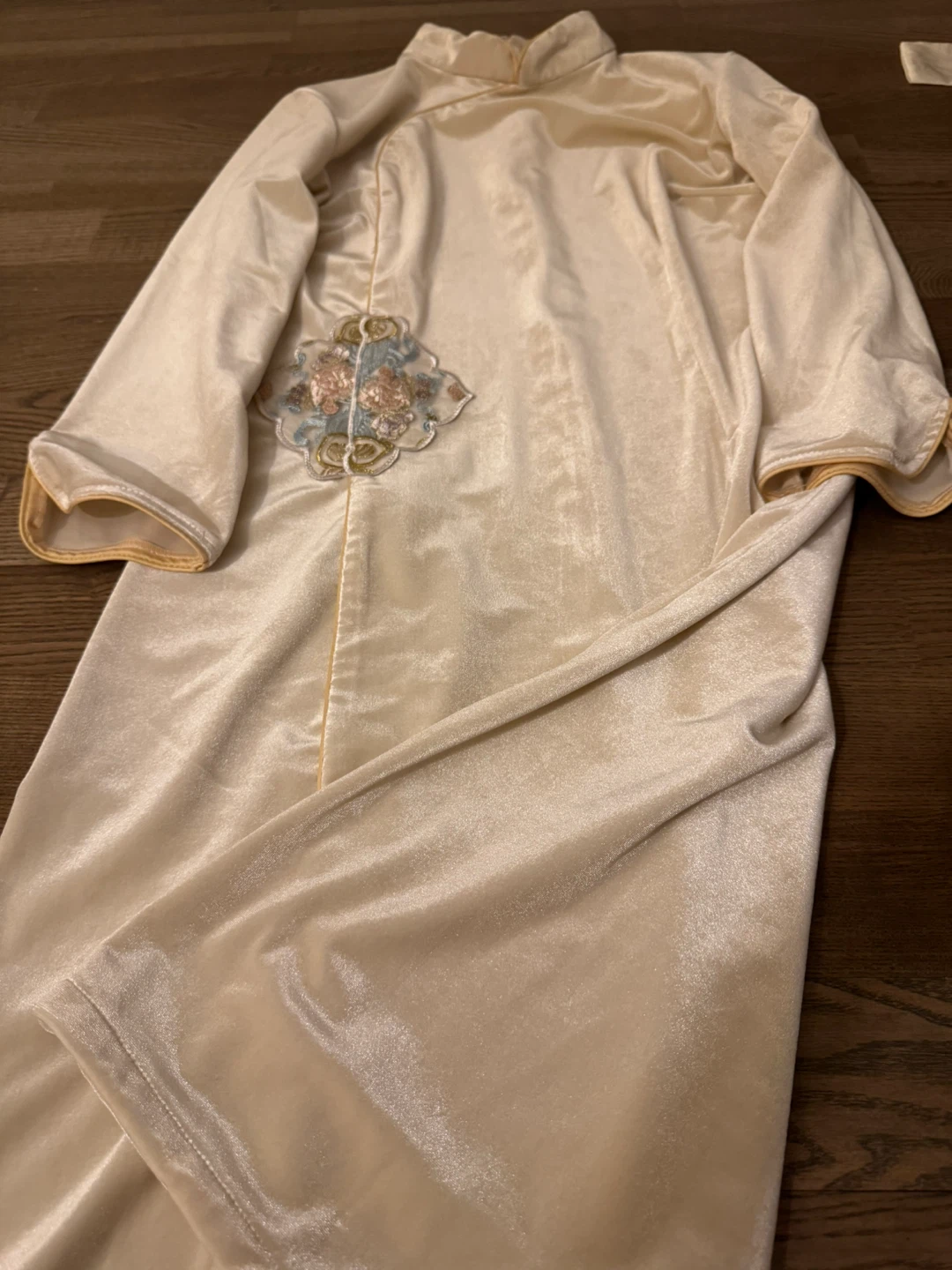 Cream velvet cheongsam dress - photo 3