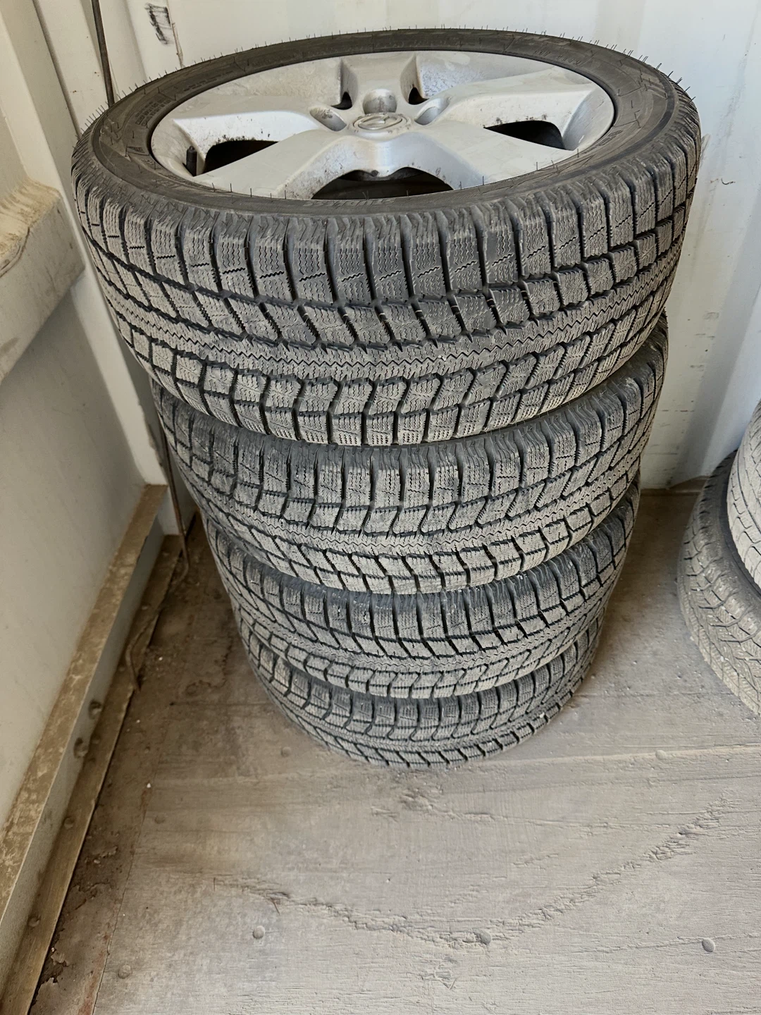 Set of 4 Mazda 17-inch Winter Tires and Rims - photo 4
