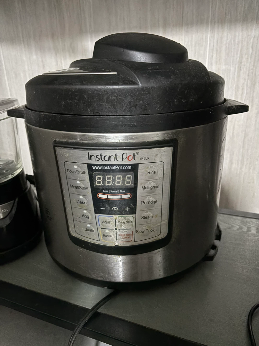Instant Pot Lux 6-in-1 Electric Pressure Cooker,