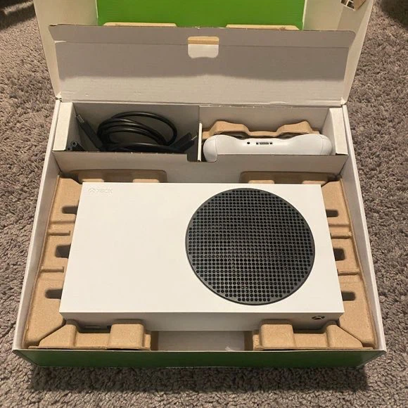 Xbox Series S | New in Box| Excellent Condition - photo 4