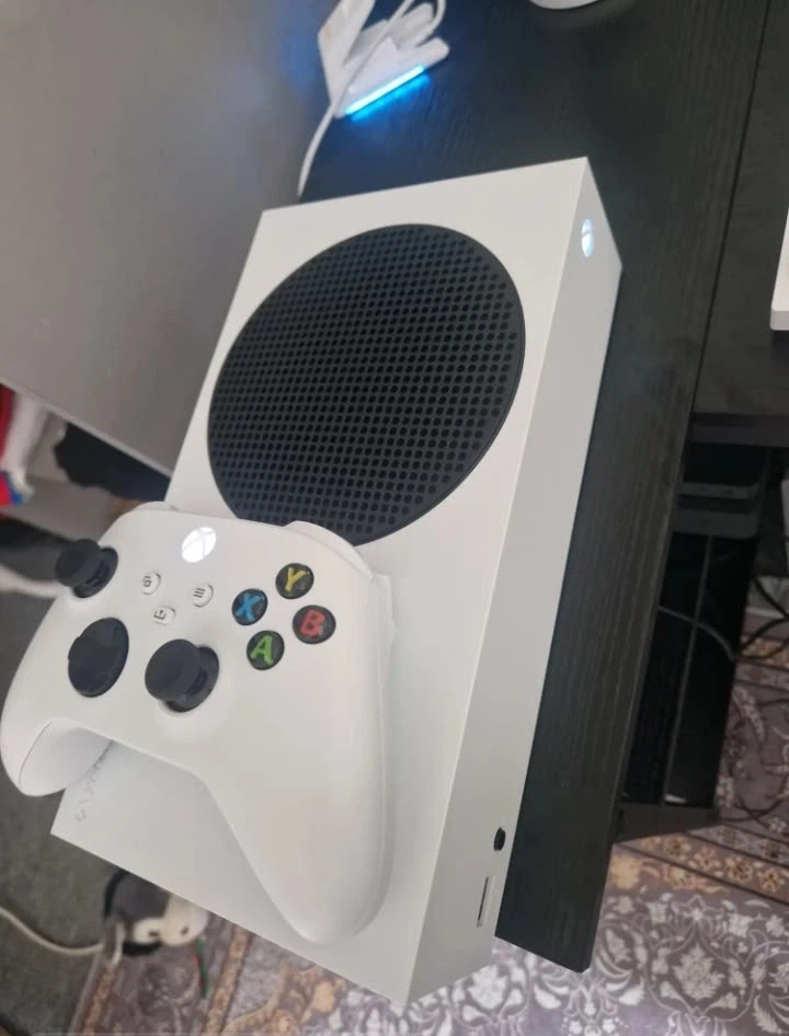Xbox Series S | New in Box| Excellent Condition - photo 5