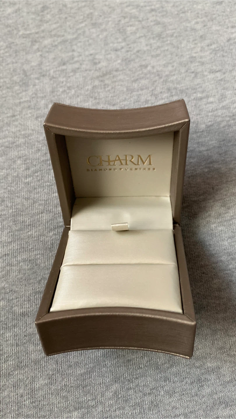 Charm Diamond Centres Ring Box
