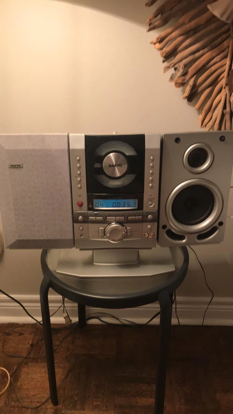 Sanyo MCD-S500GR Portable CD/AM/FM Stereo