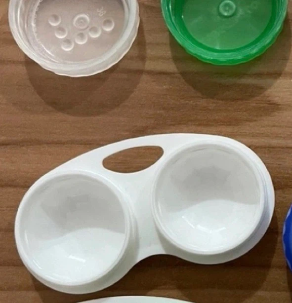 Free contact lens case