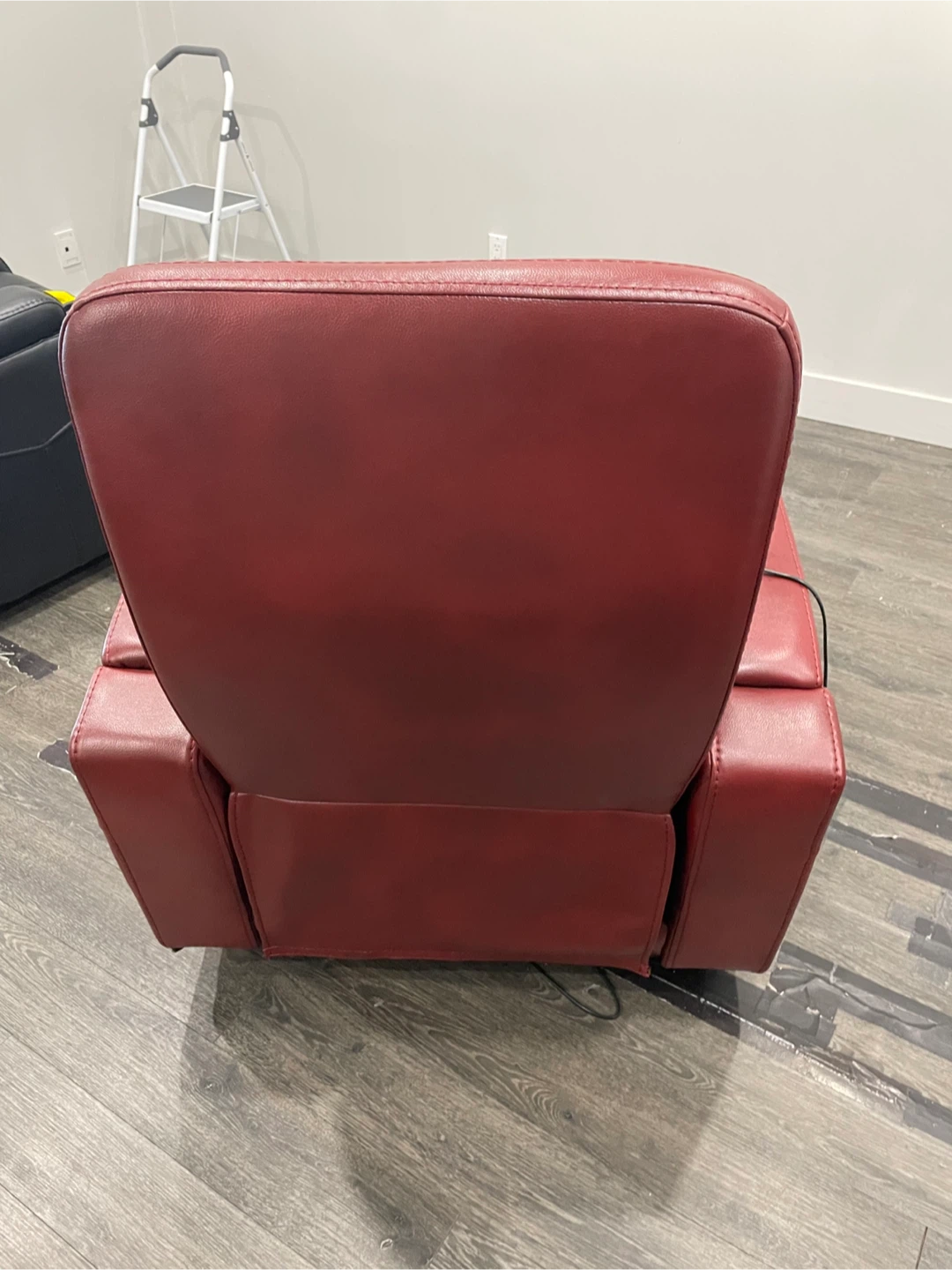 Red Power Reclining Theatre Chair - photo 3
