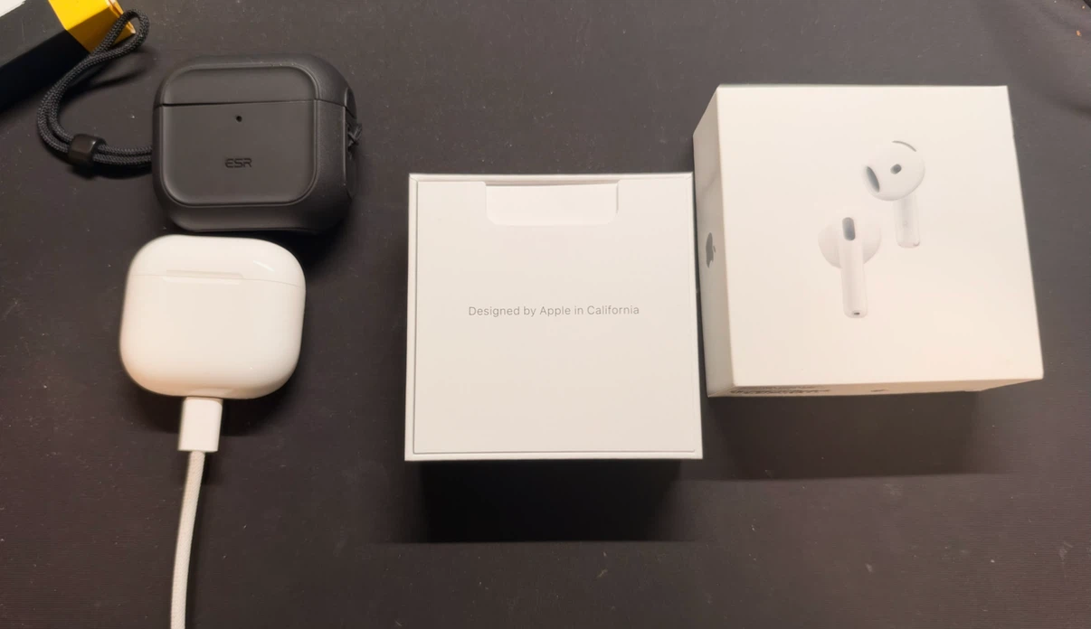 Apple AirPods 4 ANC adding ESR Case