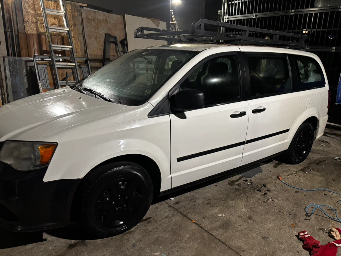 2014 Dodge Grand Caravan Cargo Van - photo 2