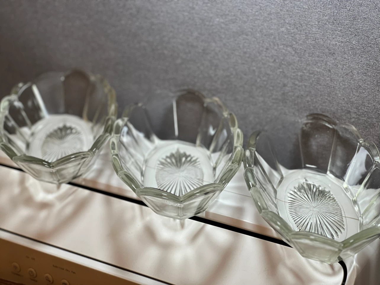 Set of 3 Vintage Federal Glass Clear "Yorktown" Serving Bowls - photo 4