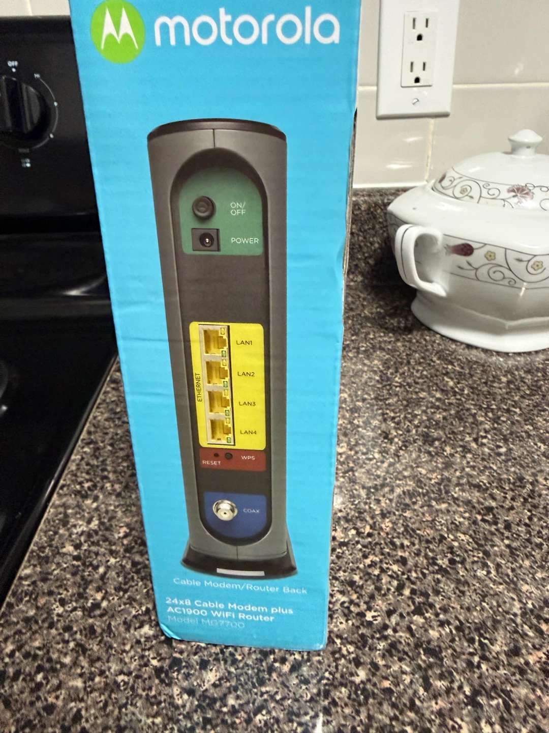 Motorola MG7700 Cable Modem plus AC1900 WiFi Router - photo 4