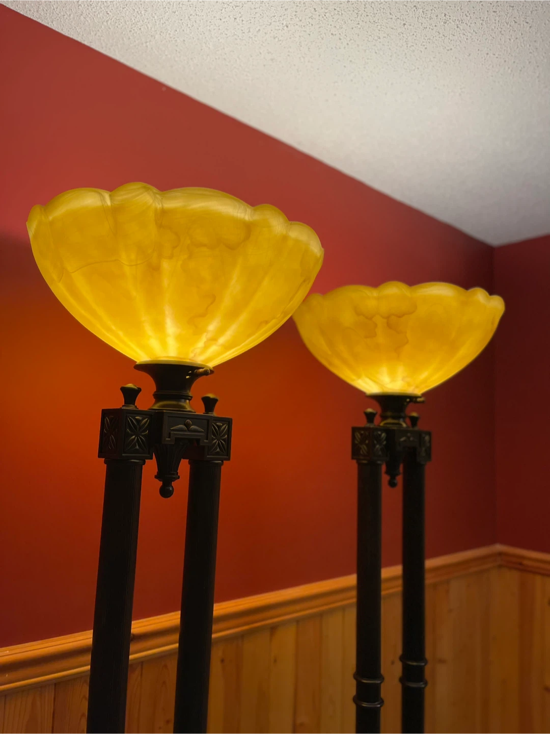 A large gorgeous amber stained glass torchiere floor lamp - photo 3