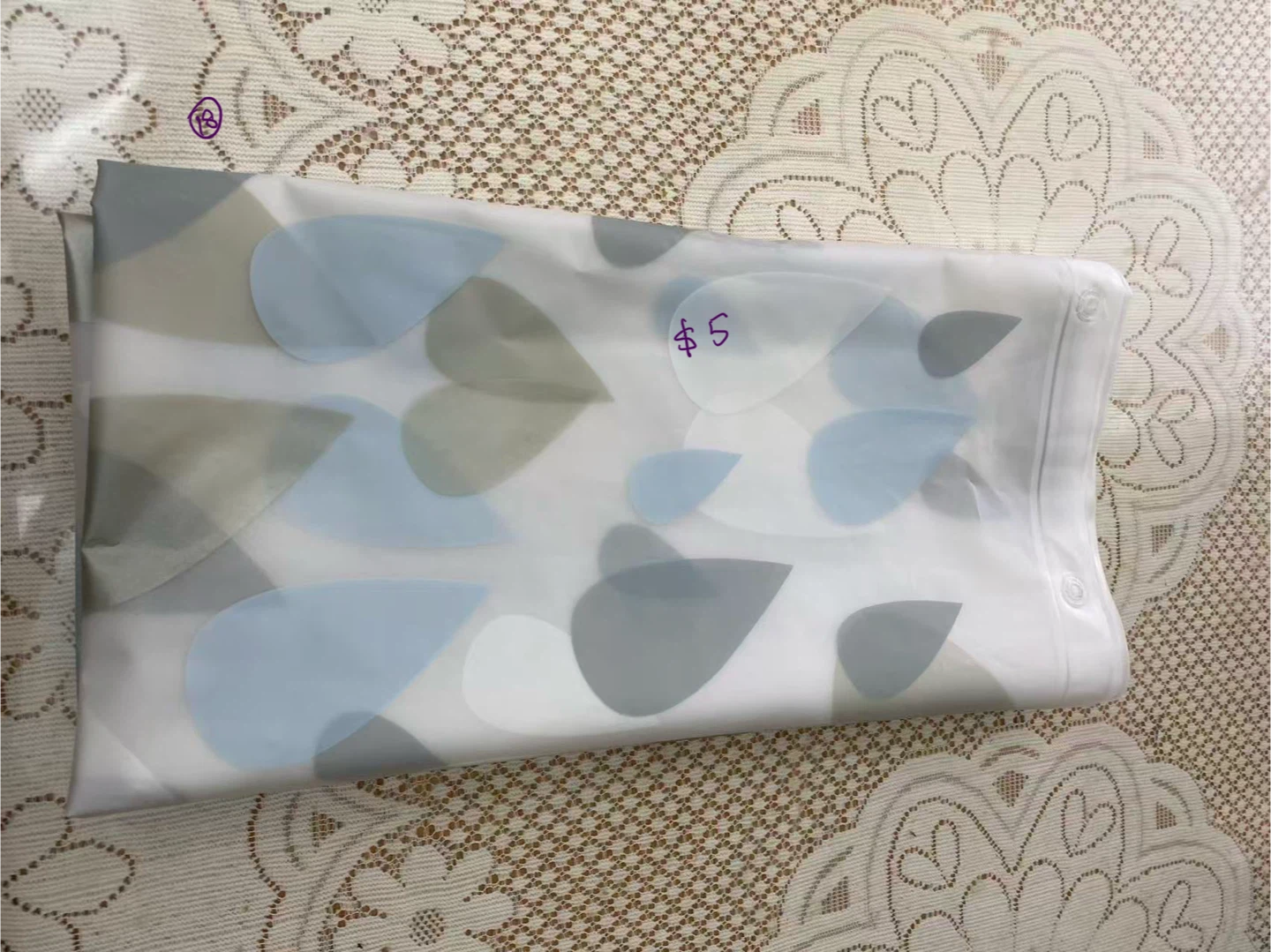 Shower Curtain with Leaf Pattern