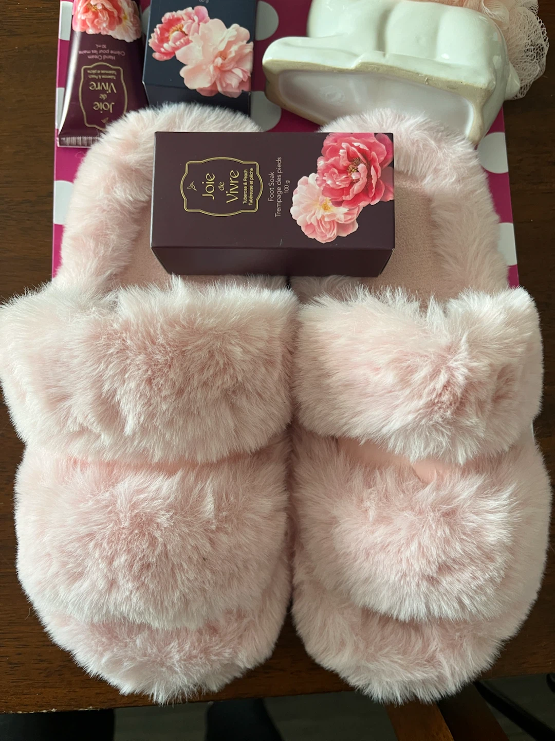 Brand new gift set w/slippers - photo 2