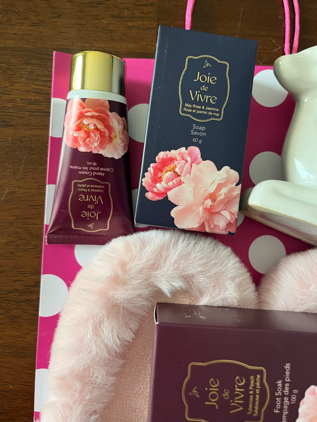 Brand new gift set w/slippers - photo 3