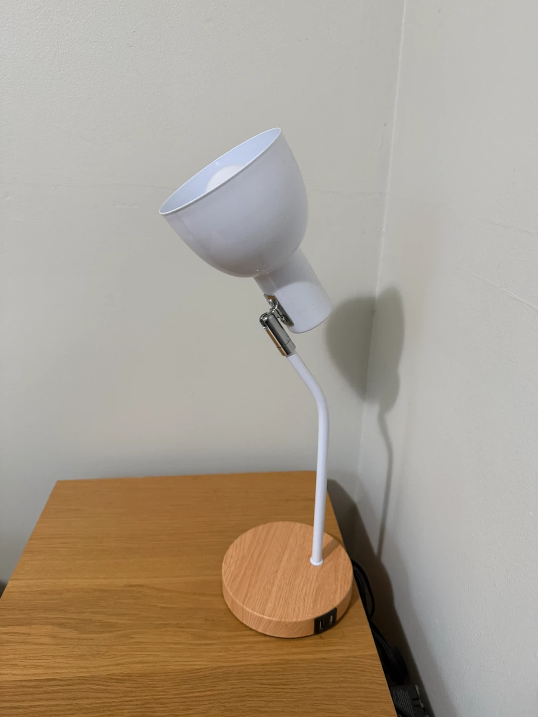 White and Wood Desk Lamp with USB Port - photo 2