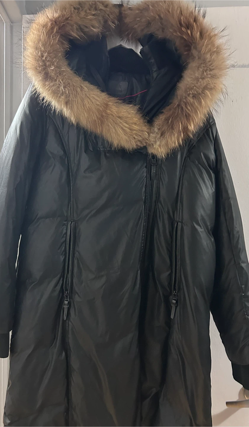 600$ Atelier Noir Down Parka with Fur Hood - photo 2