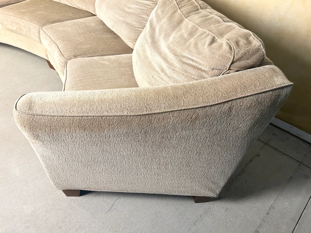 DELIVERY AVAILABLE! CURVED 2PC. SECTIONAL SOFA FOR $400! - photo 3