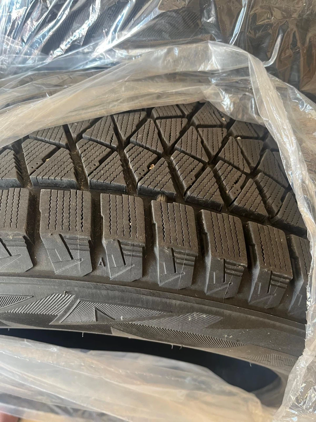 Set of 4 Bridgestone Blizzak DMV22 Tires 235/65R17 - photo 3
