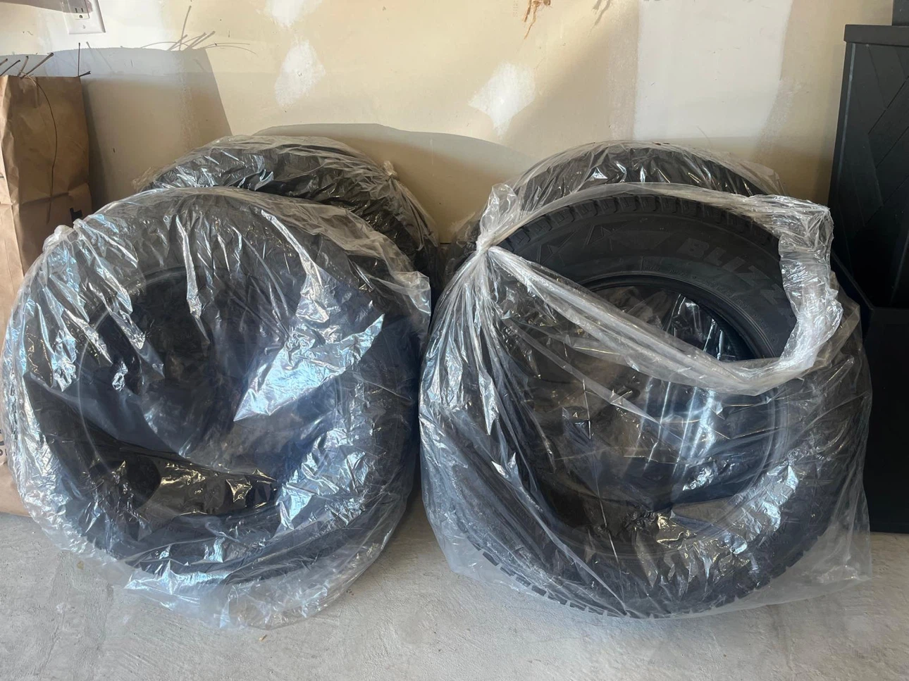 Set of 4 Bridgestone Blizzak DMV22 Tires 235/65R17 - photo 4