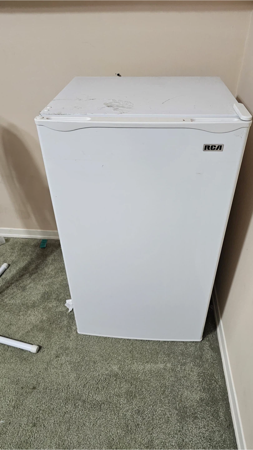 RCA Mini Fridge - photo 2