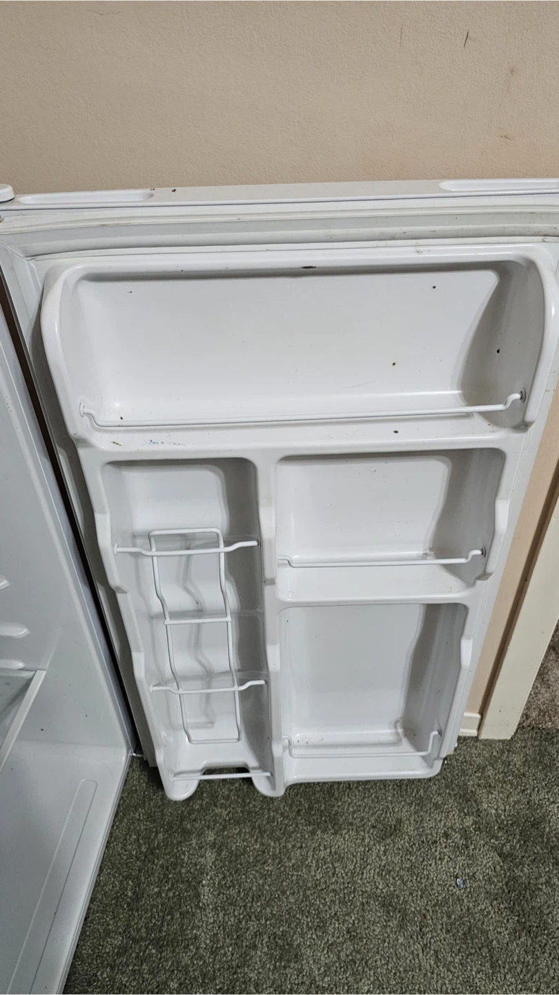 RCA Mini Fridge - photo 3