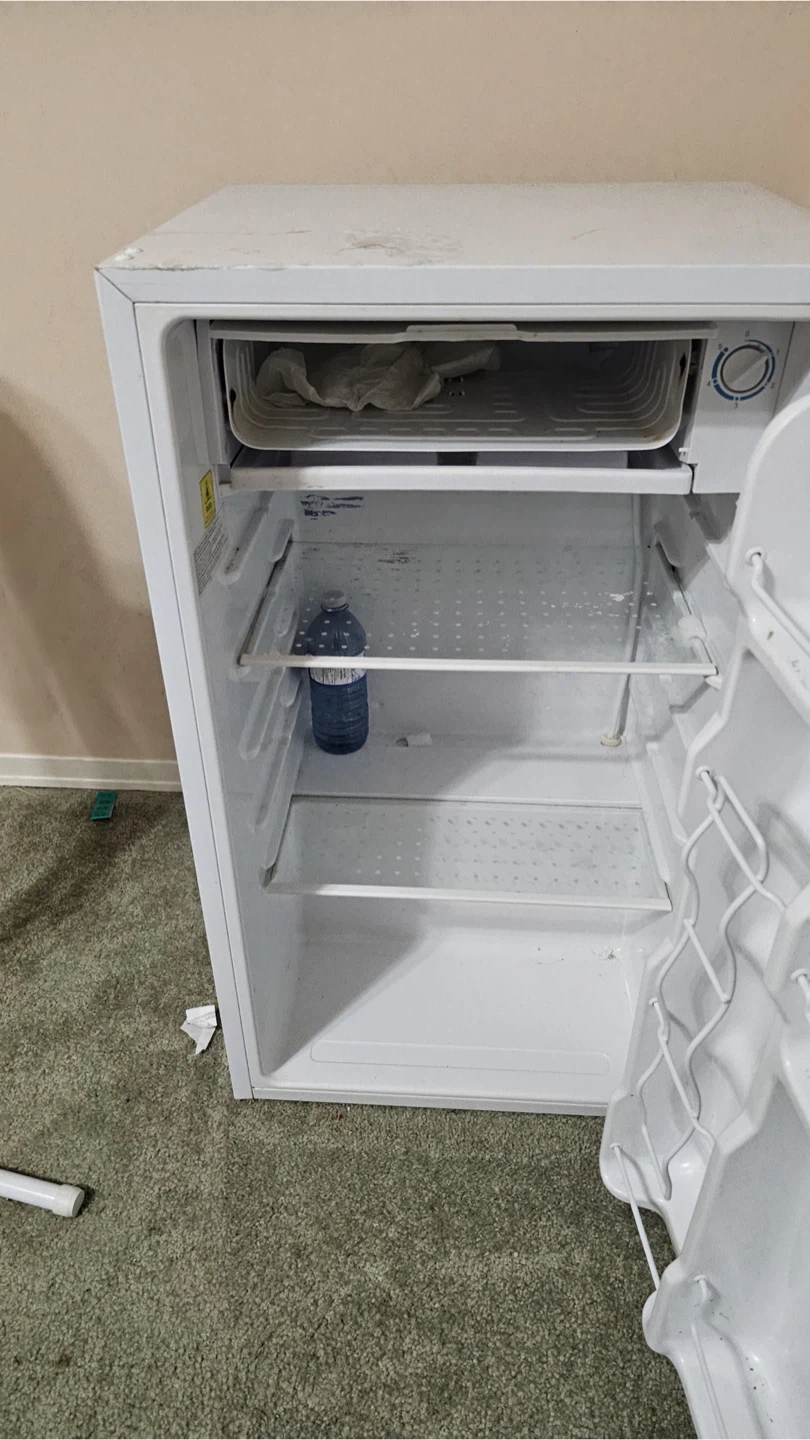 RCA Mini Fridge - photo 4