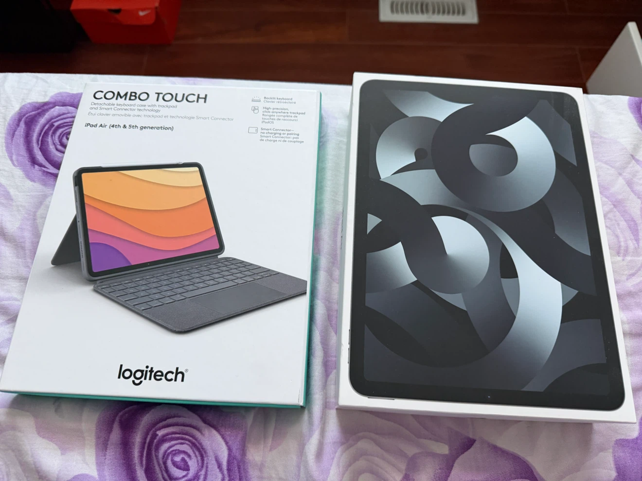 iPad Air 5 with Logitech keyboard