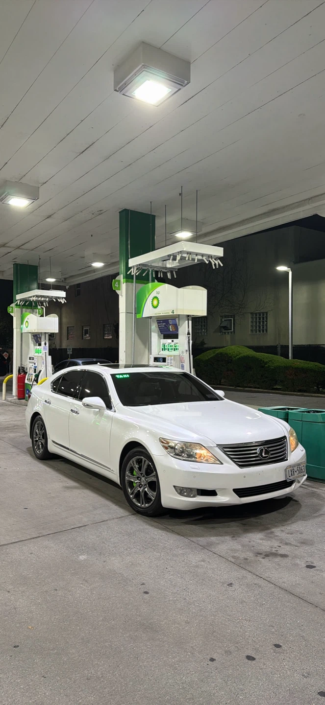 Lexus LS 460 Sedan