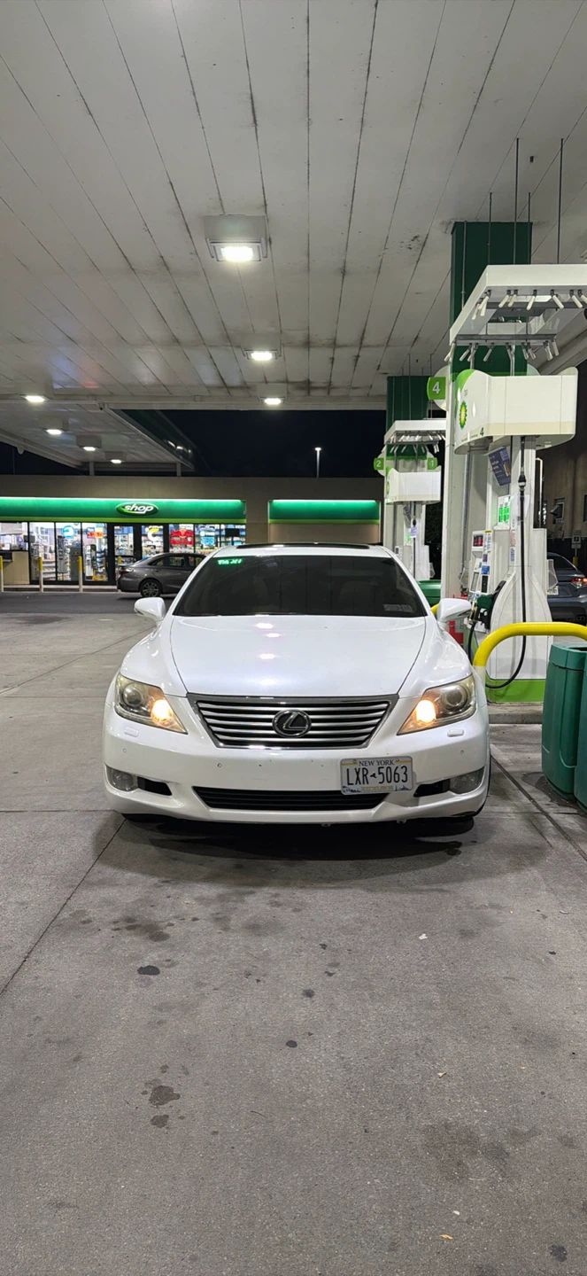 Lexus LS 460 Sedan - photo 2
