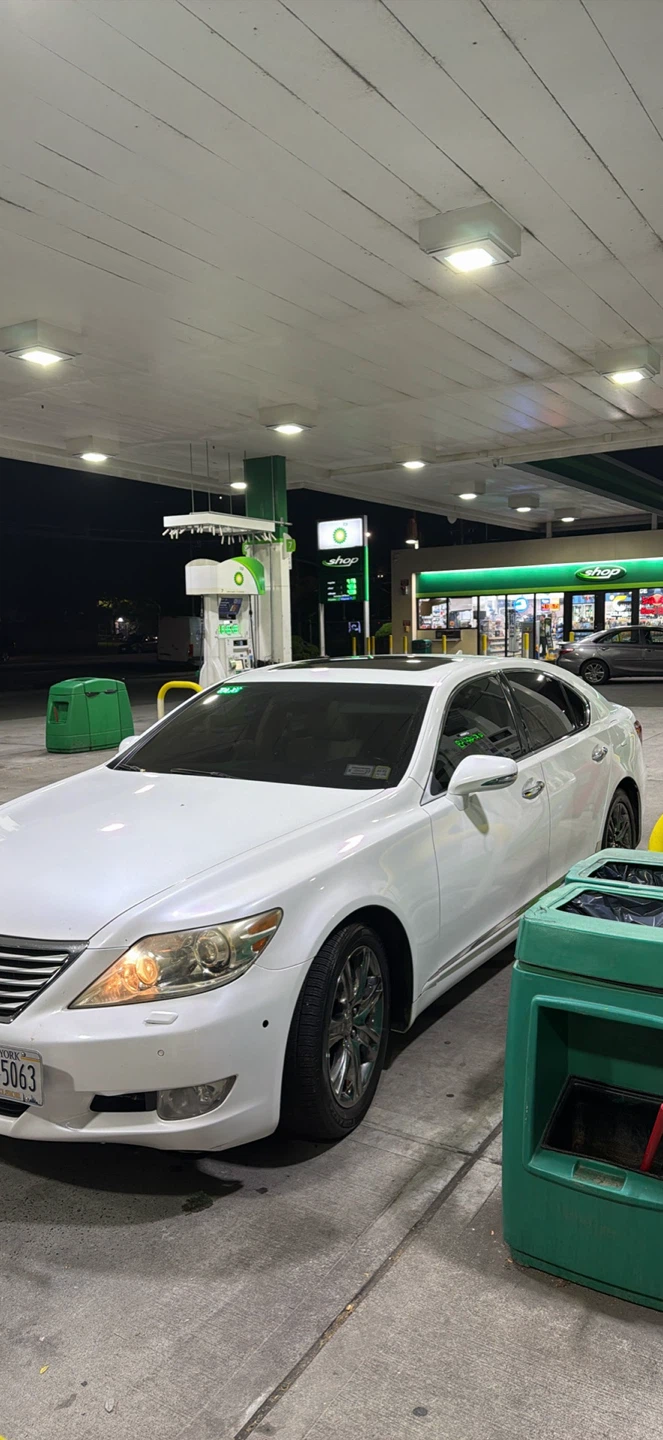 Lexus LS 460 Sedan - photo 3