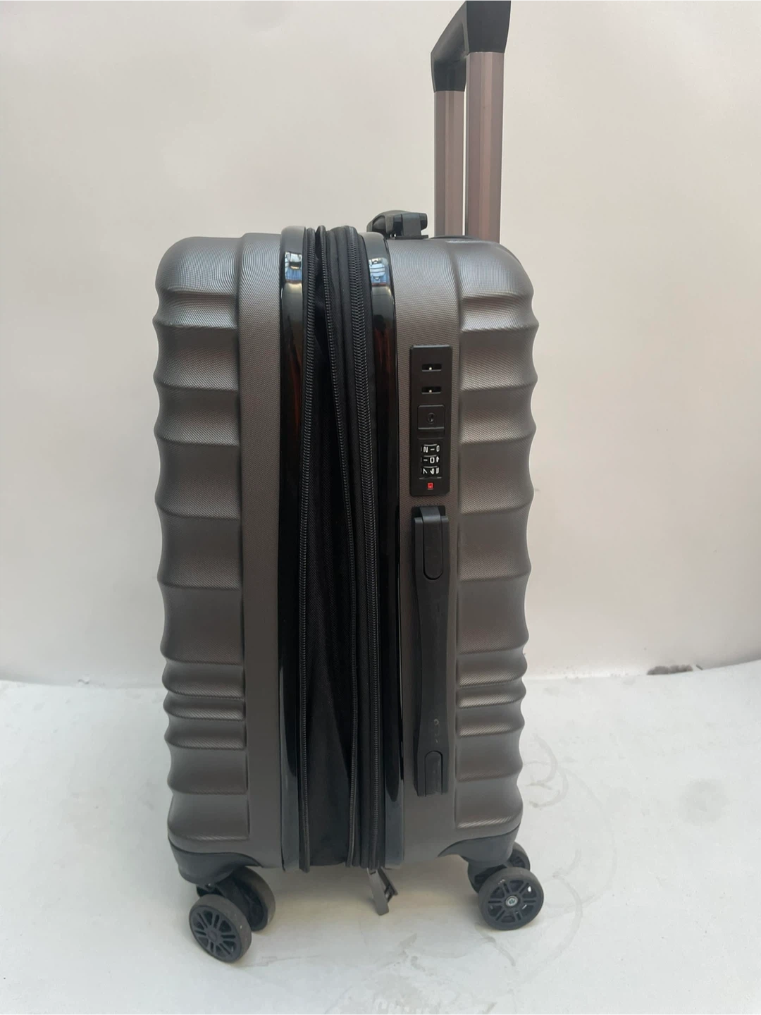 Carry on Gray Hardshell Spinner Suitcase - photo 2