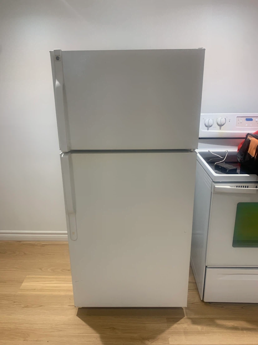 GE White Top-Freezer Refrigerator
