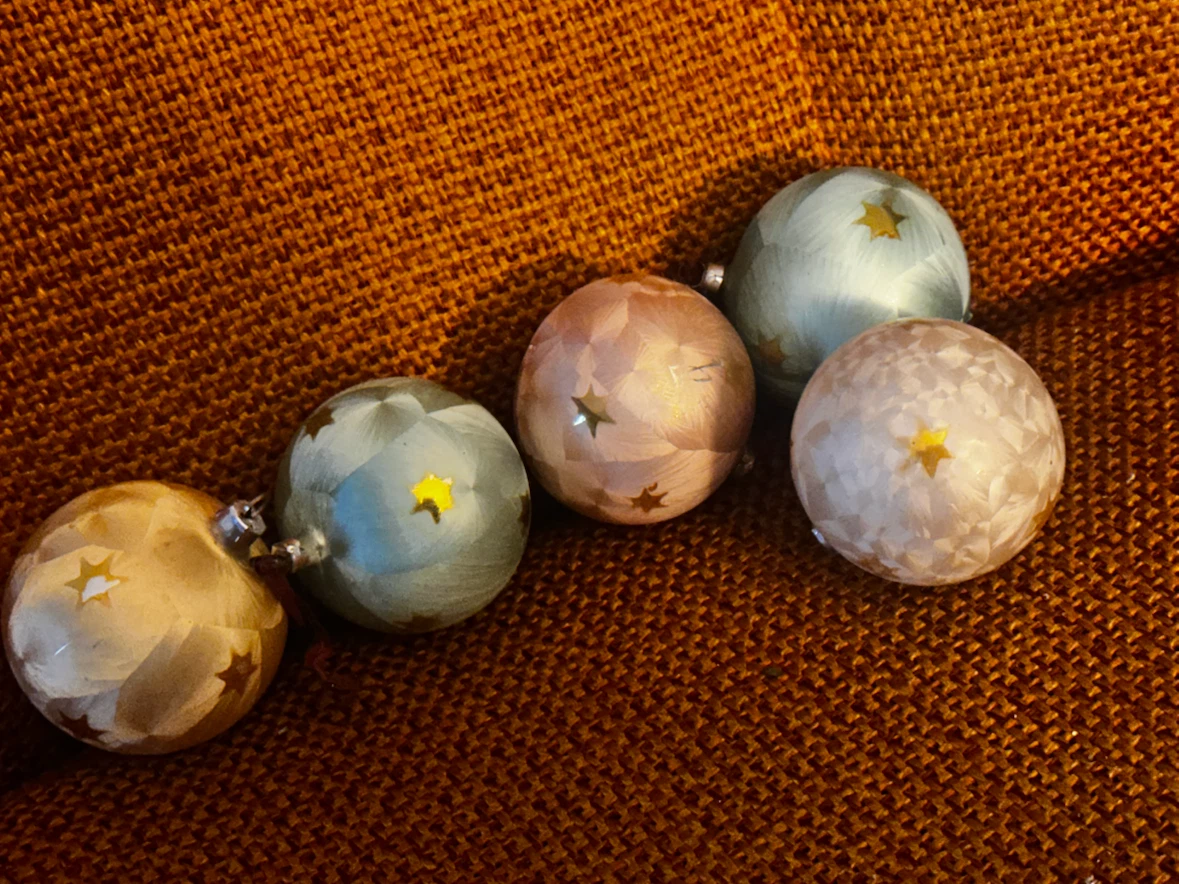 Set of 9  rare Vintage Crystallized Glass Pastel Tree Ornaments - photo 5