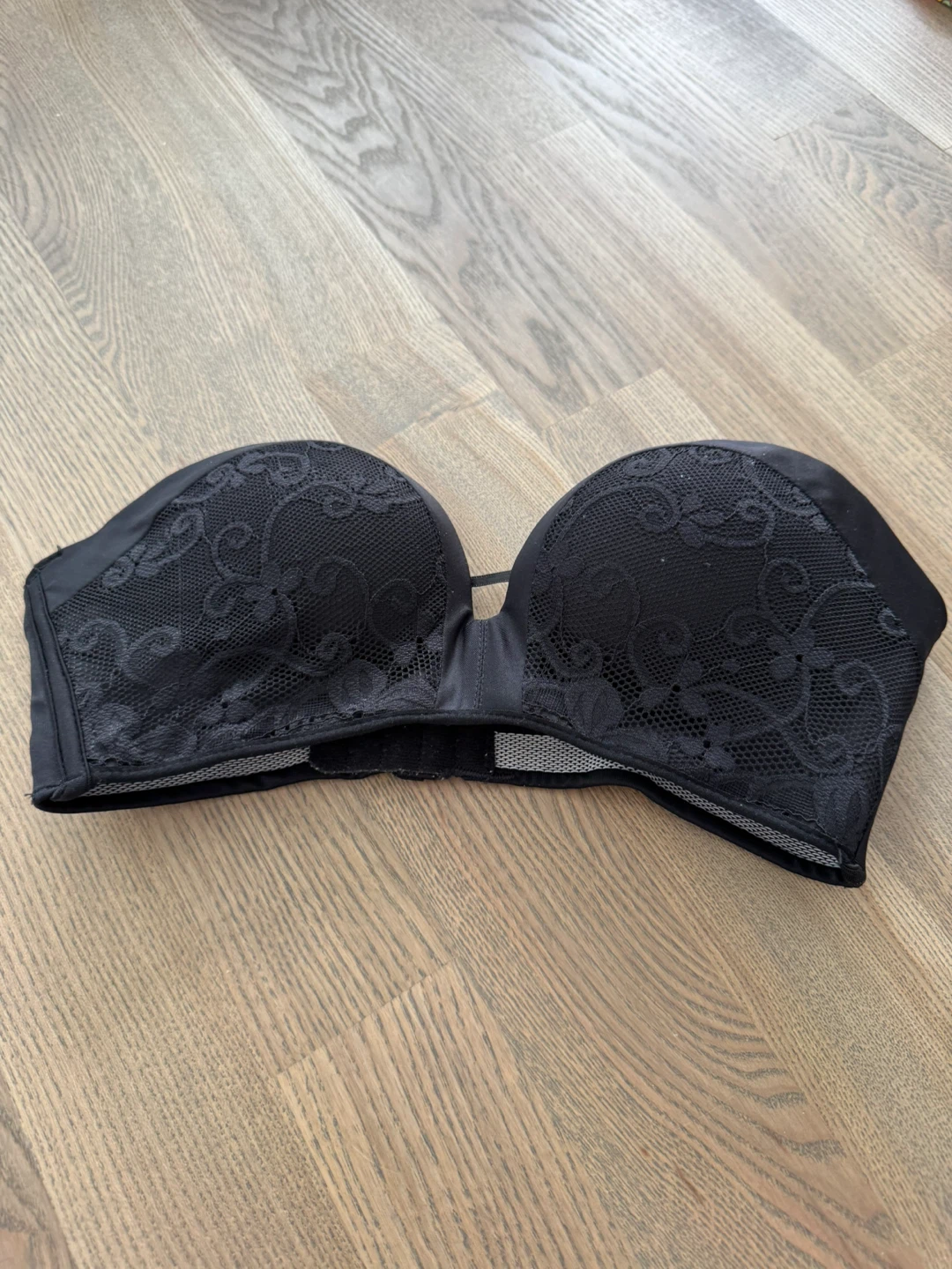 European designer’s Black strapless bra