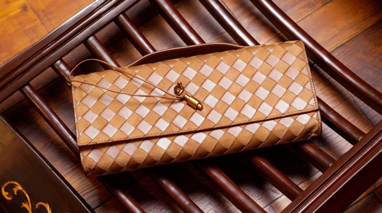 Woven Pattern Clutch with Detachable Strap - photo 3