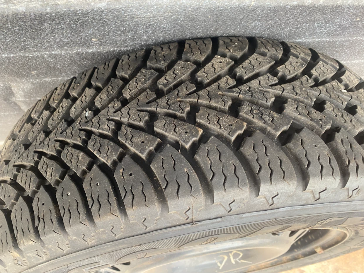 Set of 4 Goodyear Winter Tires with Steel Rims - photo 5