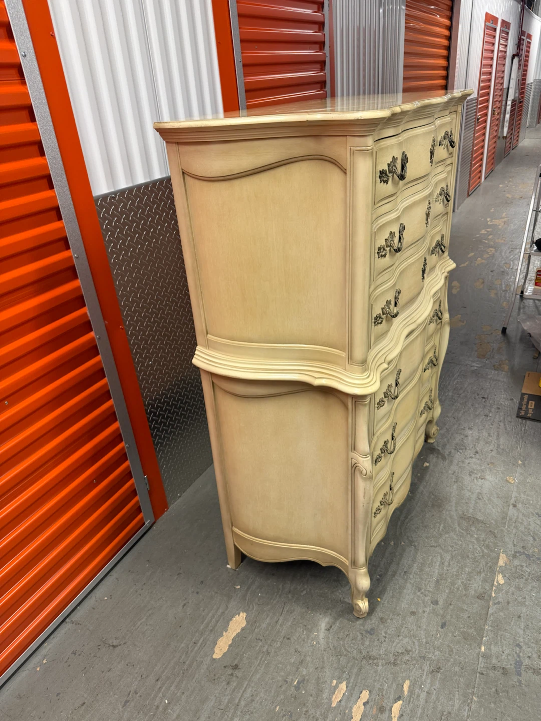 French Provincial 6-Drawer Dresser - photo 3