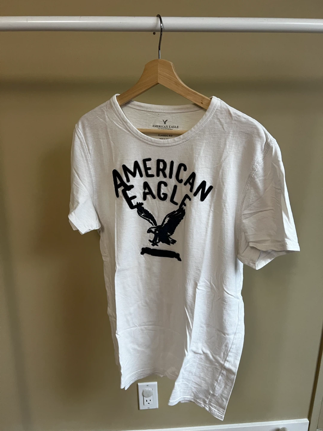 American Eagle White T-Shirt