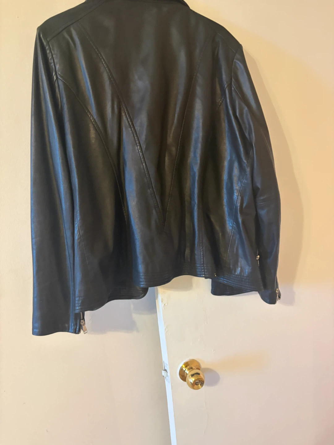 Danier Black Leather Jacket - photo 3