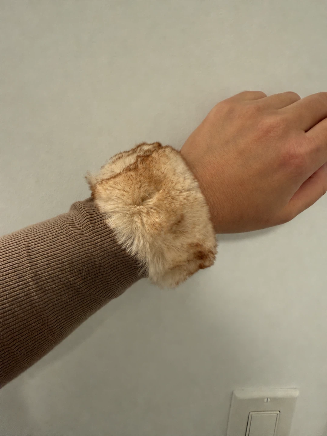 Rabbit fur slap on cuffs - photo 2