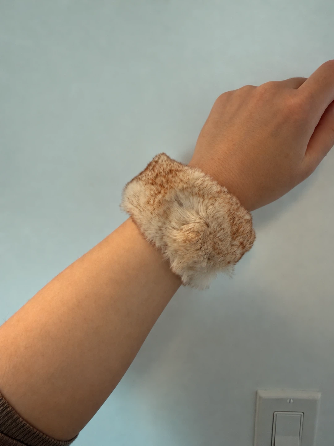 Rabbit fur slap on cuffs - photo 3