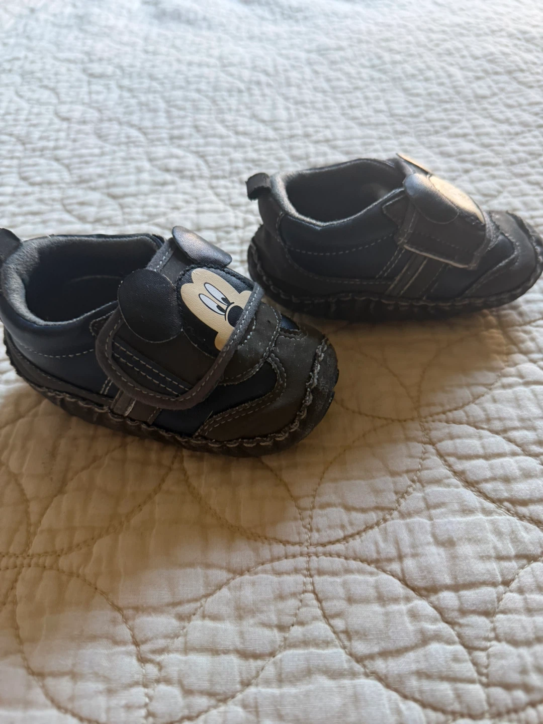 Disney Mickey Mouse Baby Shoes Size 4 - photo 3