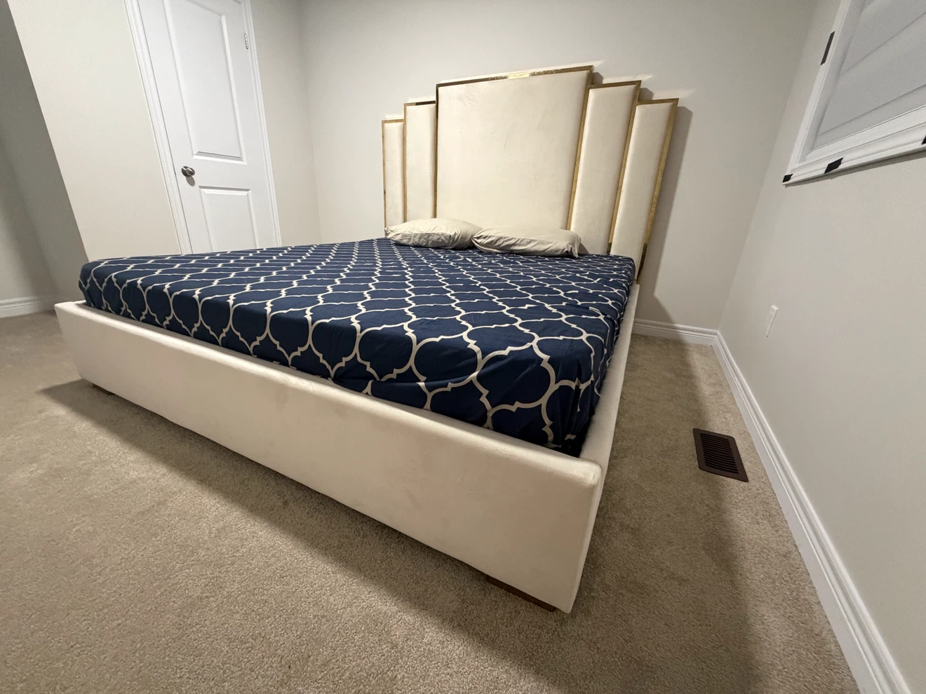 King-Size cream Bed with Mattress – Heavy-Duty & Solid Bed Frame - photo 3