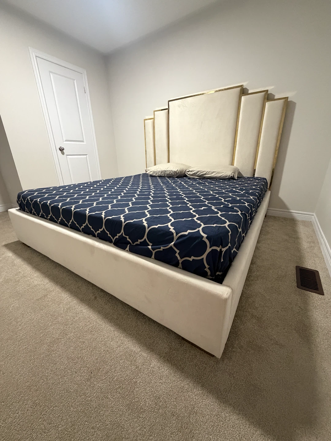King-Size cream Bed with Mattress – Heavy-Duty & Solid Bed Frame - photo 4